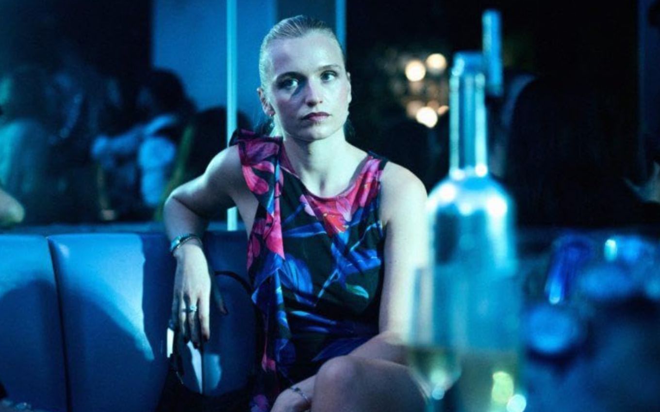 Clara Dessau é Tea Lind em A Agente, série da Netflix