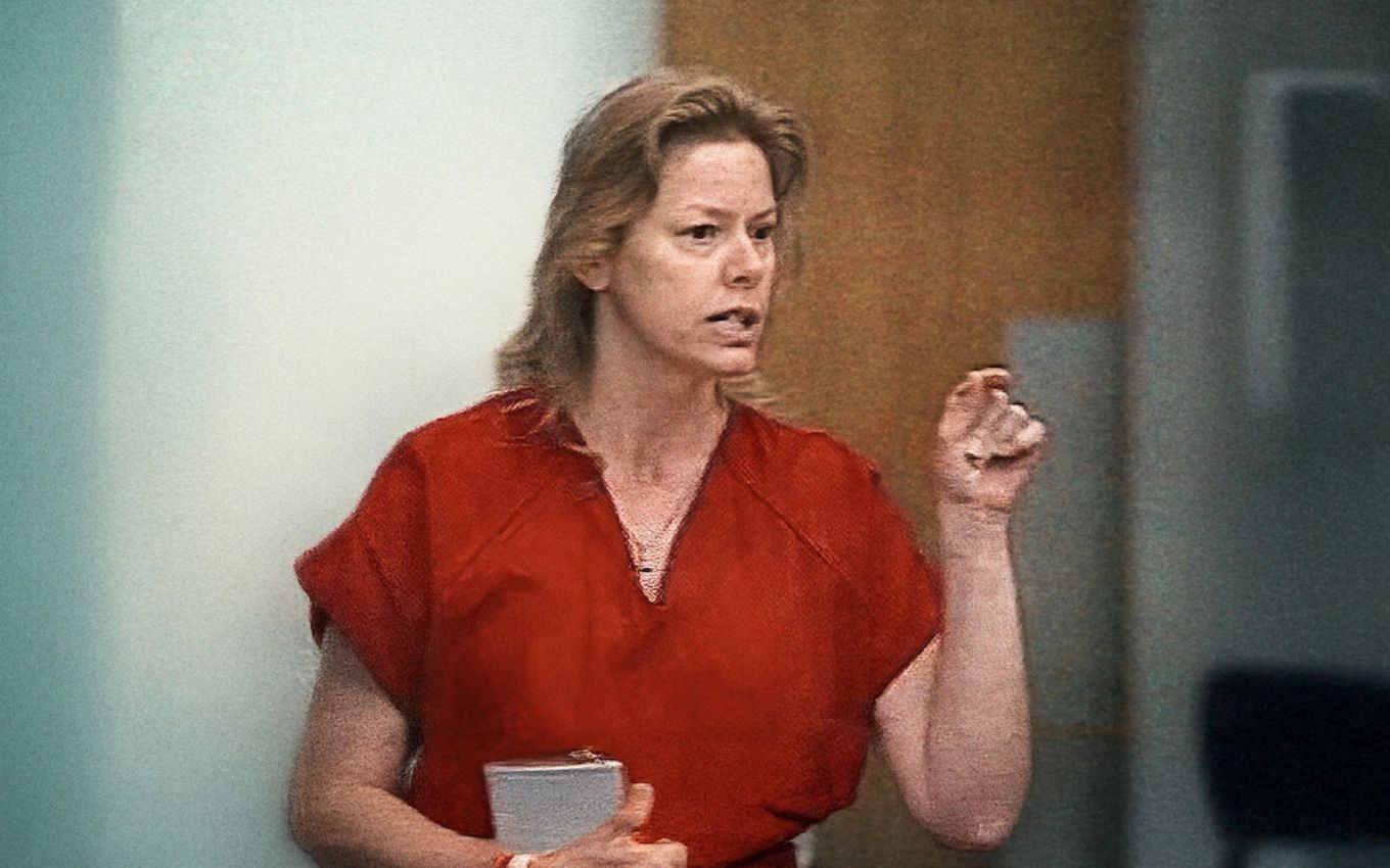 Cena do filme documentário Aileen: A História de uma Serial Killer