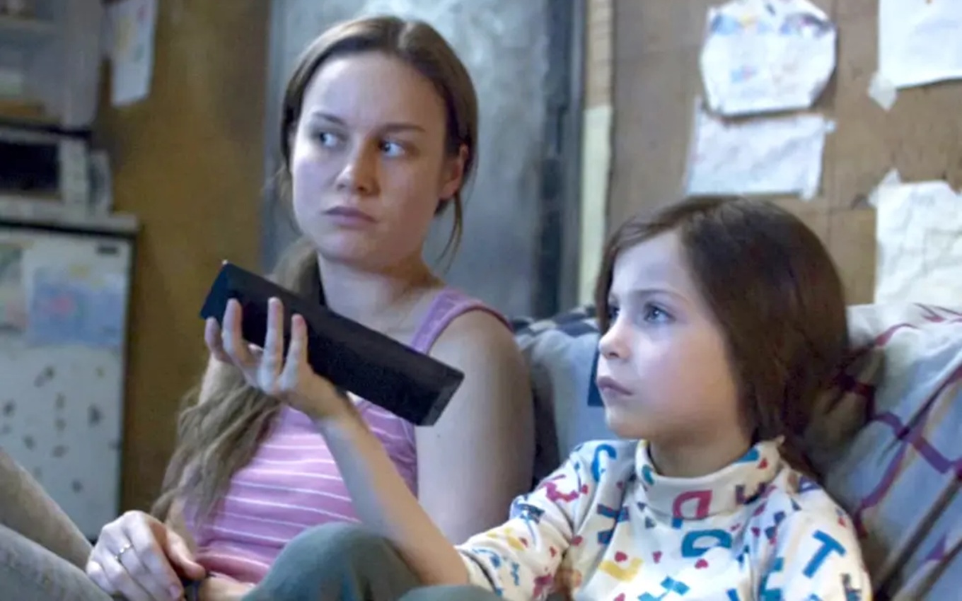 Brie Larson e Jacob Tremblay em cena de O Quarto de Jack