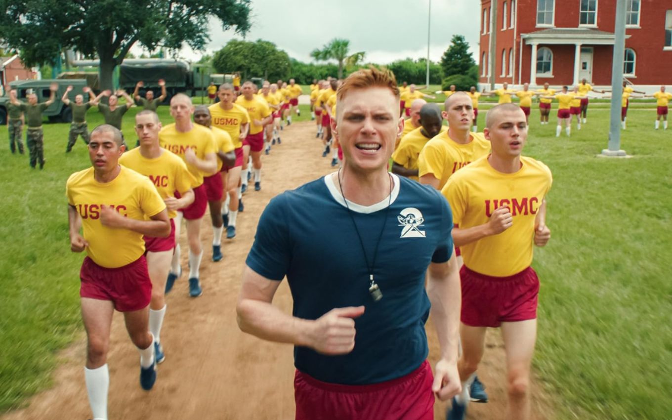 Cena de Boots, que retrata história real dos anos 1990 no Corpo de Fuzileiros Navais dos Estados Unidos