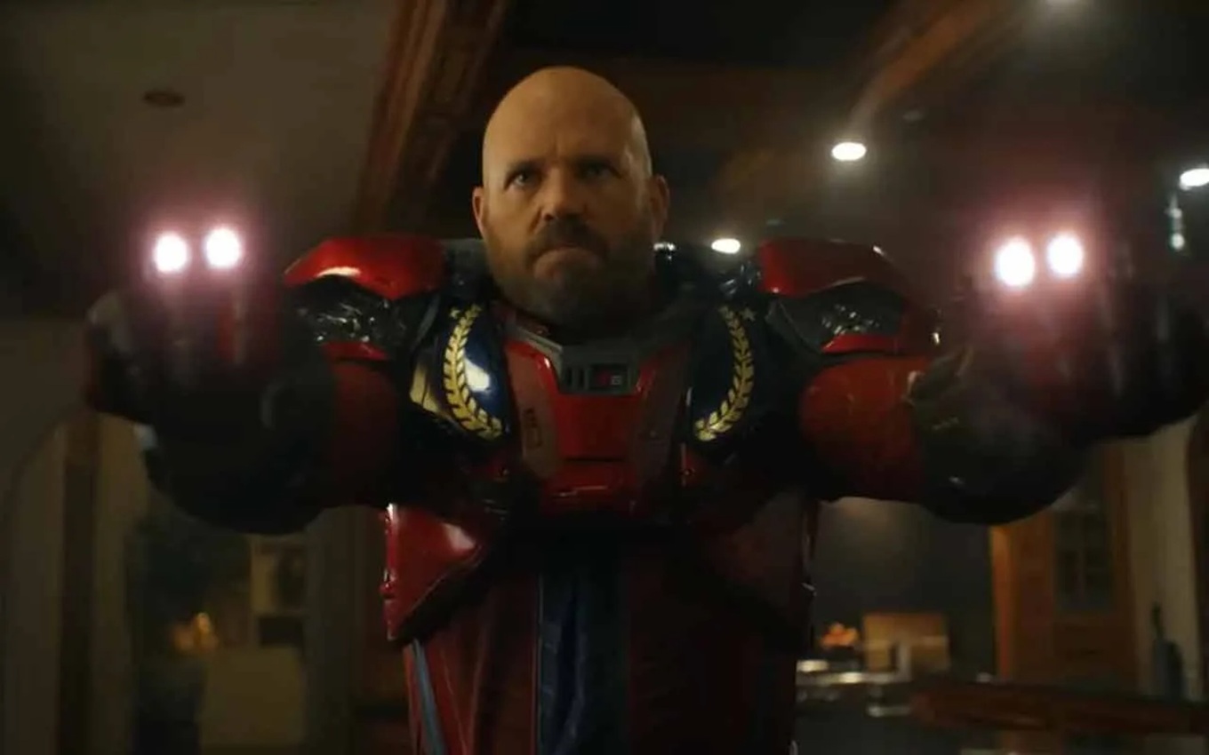 David Denman em cena de Pacificador