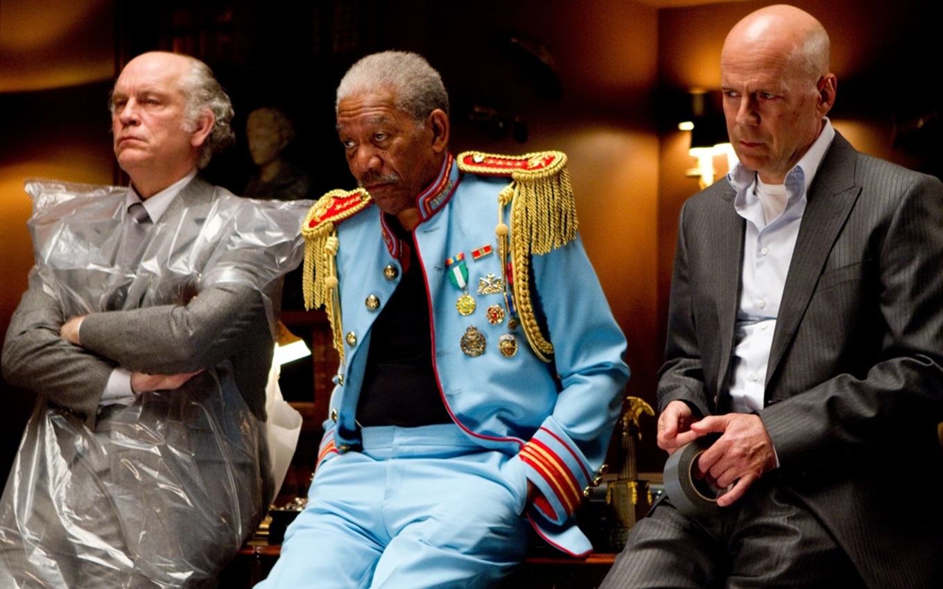John Malkovich, Morgan Freeman e Bruce Willis em cena de Red – Aposentados e Perigosos