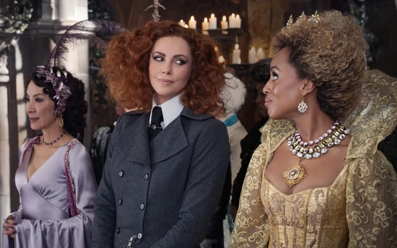 Michelle Yeoh, Charlize Theron e Kerry Washington em A Escola do Bem e do Mal, da Netflix