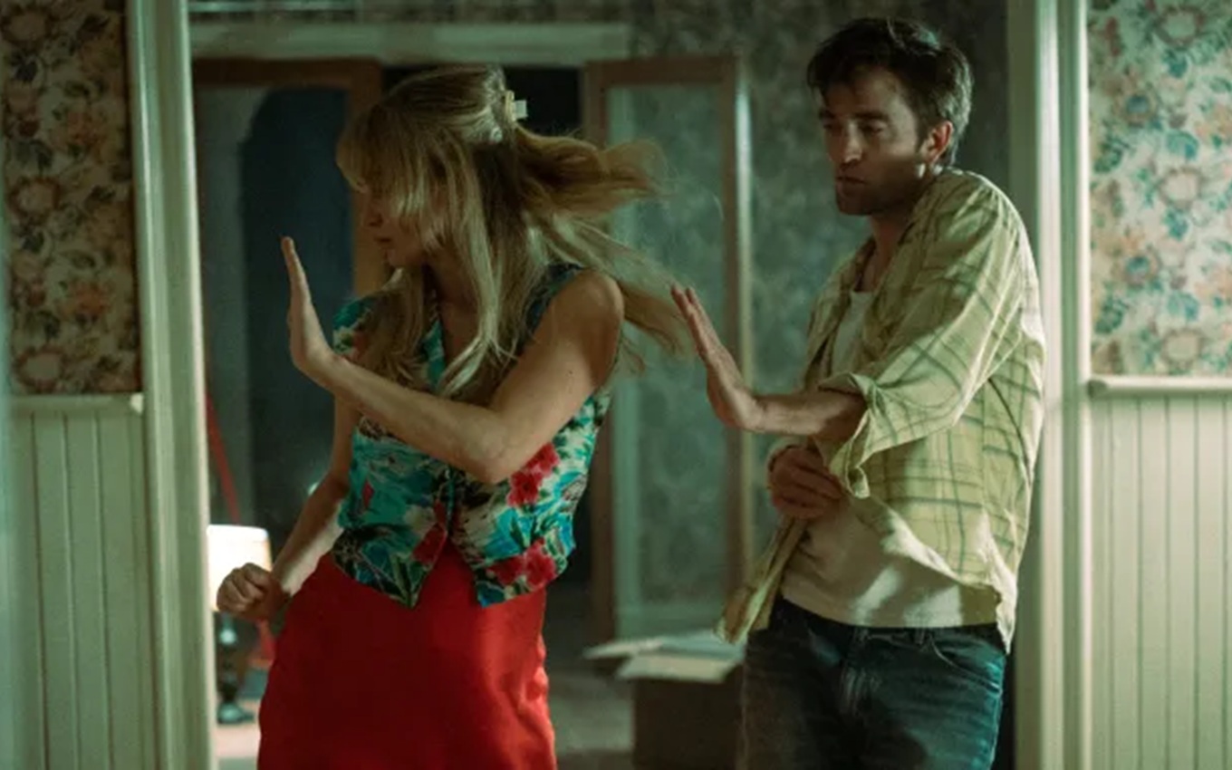 Jennifer Lawrence e Robert Pattinson em cena de Morra, Amor, um dos destaques no cinema em novembro