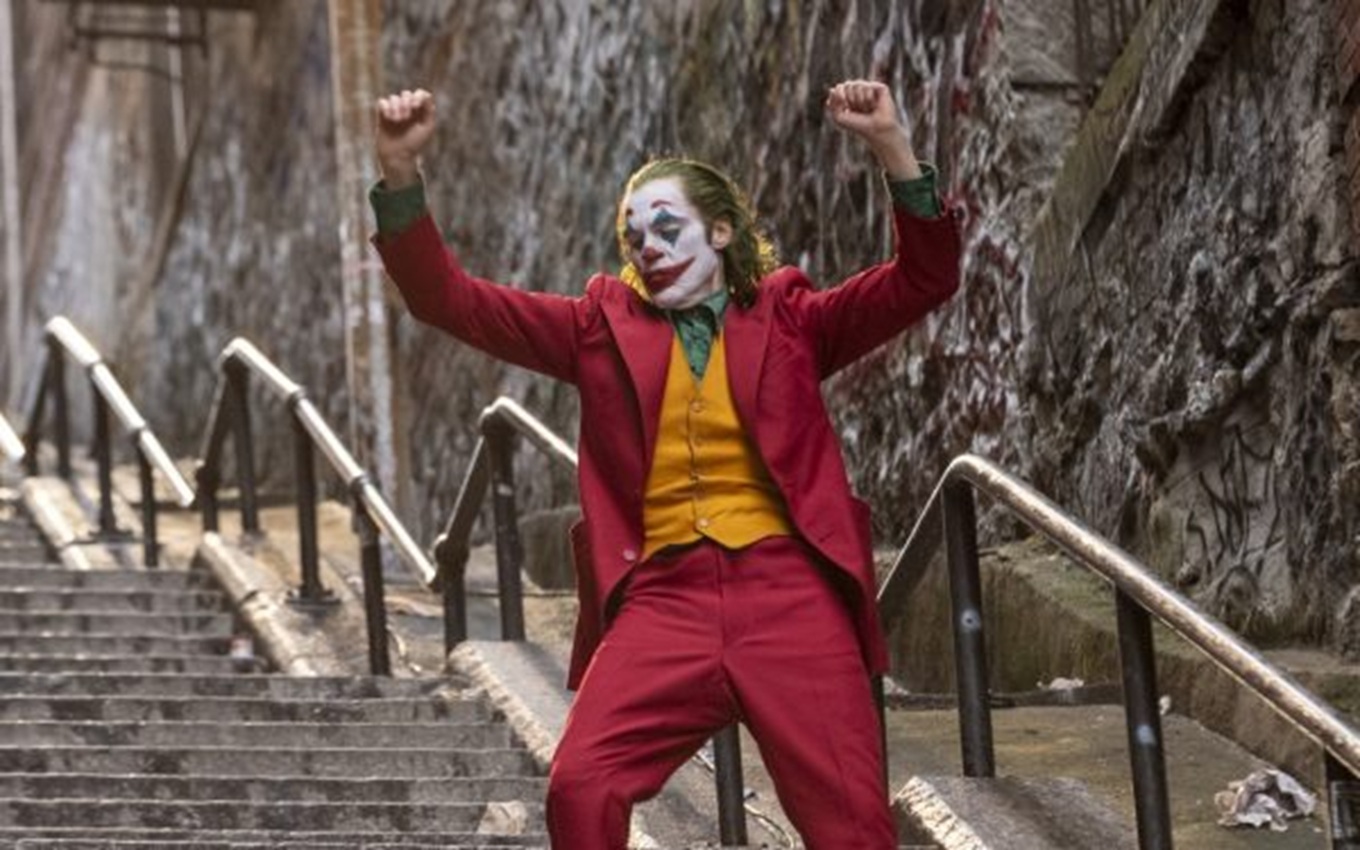 Joaquin Phoenix em cena de Coringa