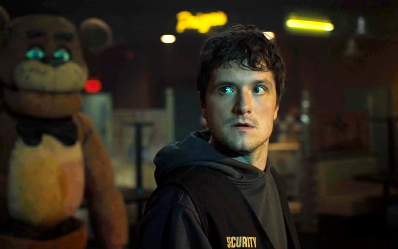 Josh Hutcherson em cena de Five Nights at Freddy’s, disponível na Netflix