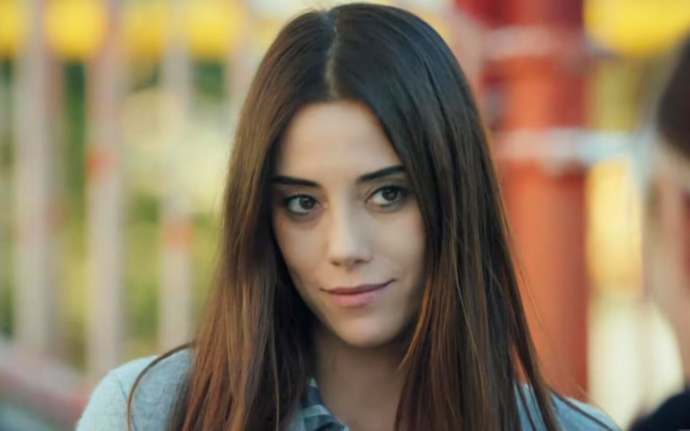 Zeynep Güneş (Cansu Dere), a personagem principal da novela turca Mãe