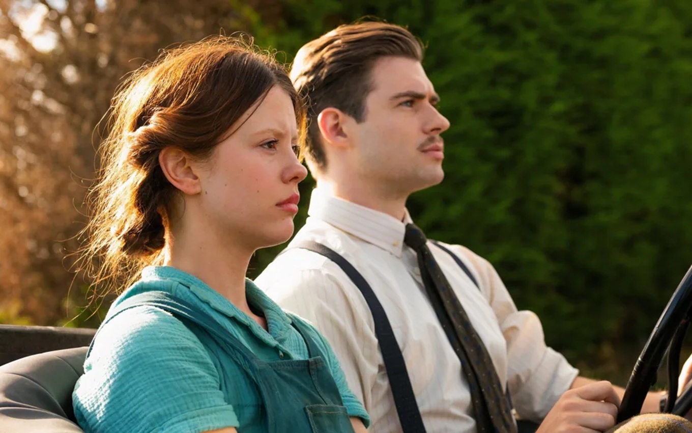 Mia Goth e David Corenswet em cena de Pearl, um dos melhores filmes de terror na Netflix