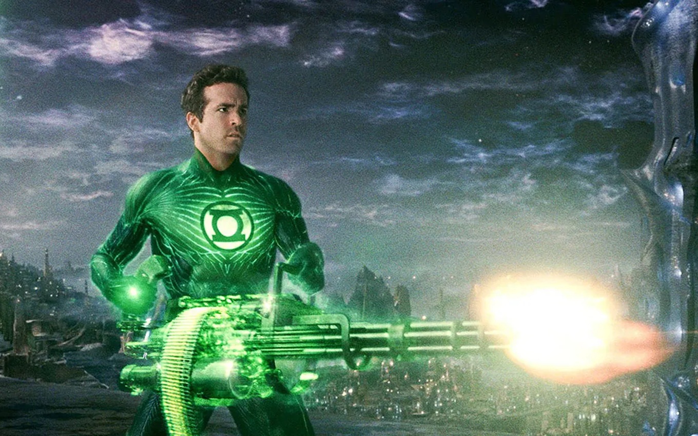 Ryan Reynolds em cena de Lanterna Verde, filme da DC