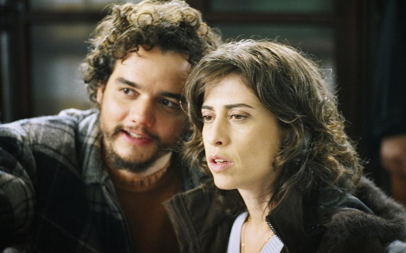 Wagner Moura e Fernanda Torres em cena de Saneamento Básico, O Filme, disponível na Netflix