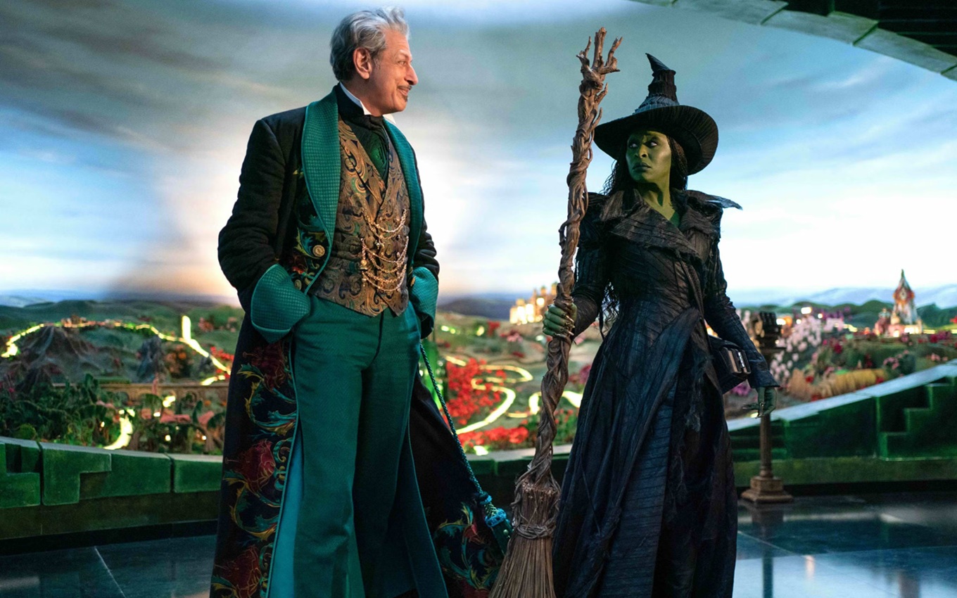 Jeff Goldblum e Cynthia Erivo em cena de Wicked: Parte 2