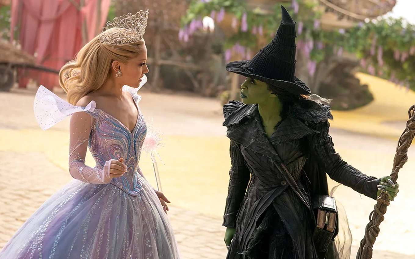Ariana Grande e Cynthia Erivo em cena de Wicked: Parte 2