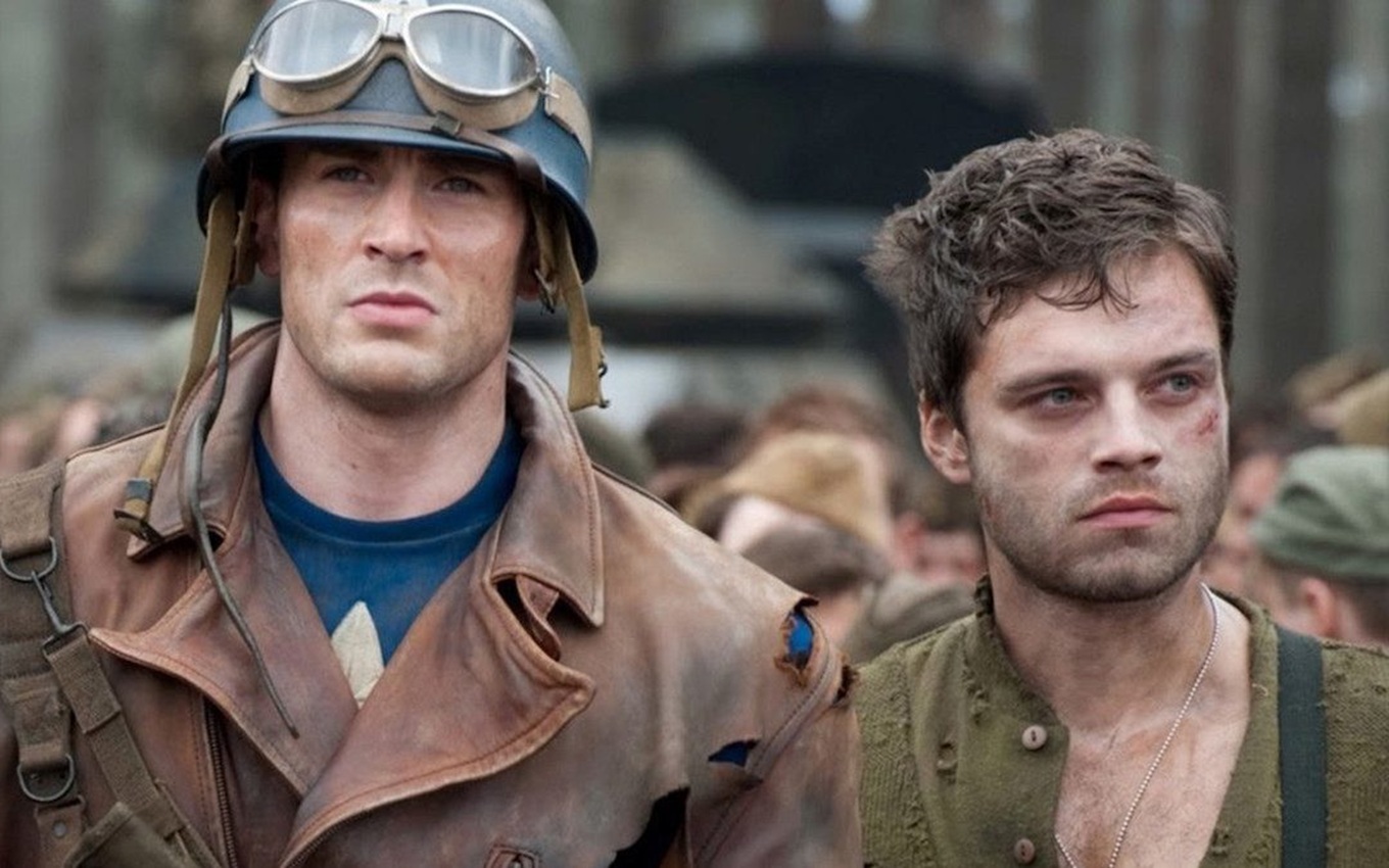 Chris Evans e Sebastian Stan em cena de Capitão América