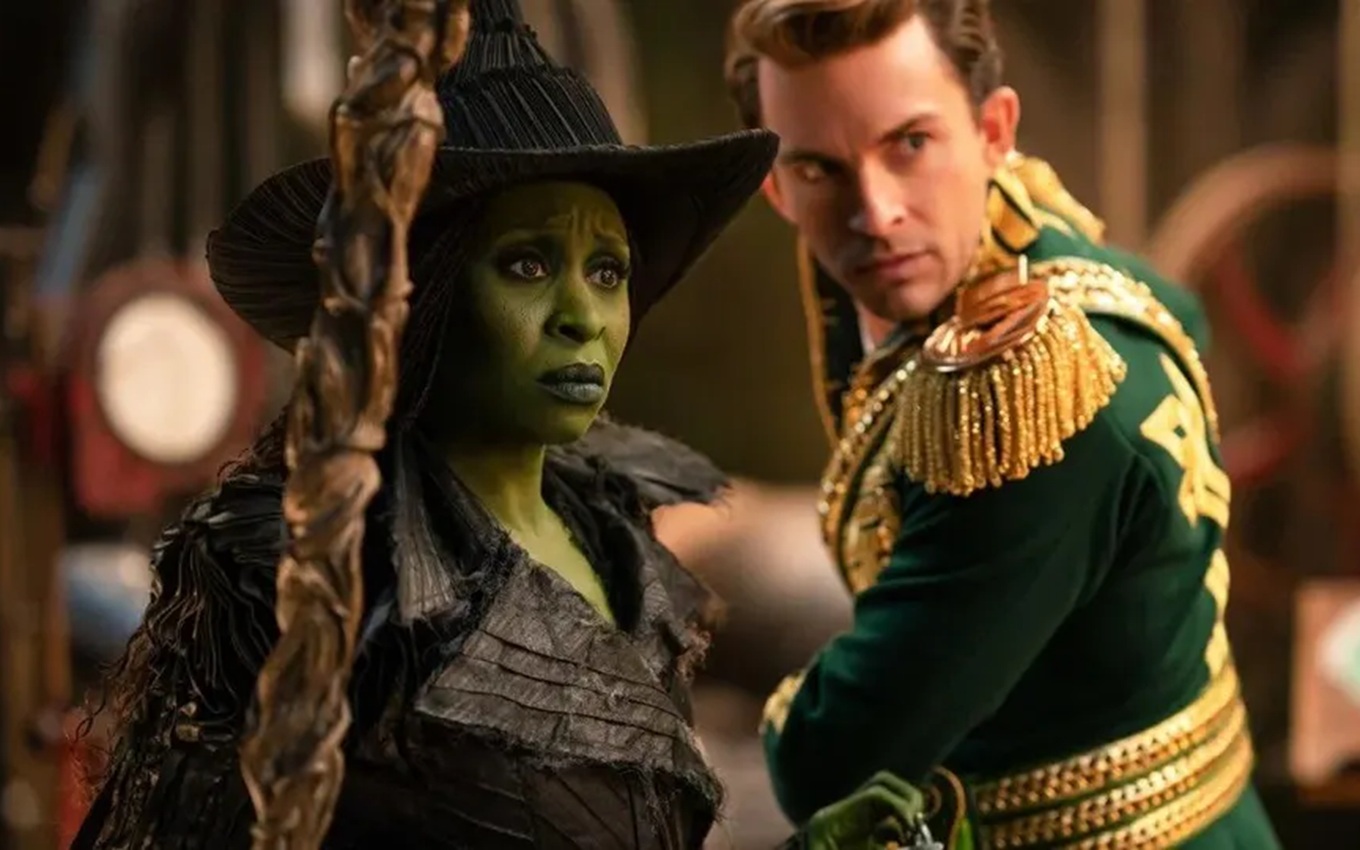 Cynthia Erivo e Jonathan Bailey em cena de Wicked 2