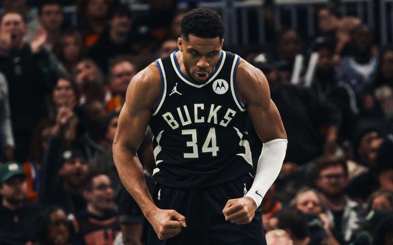 Milwaukee Bucks entra em quadra na Copa da NBA
