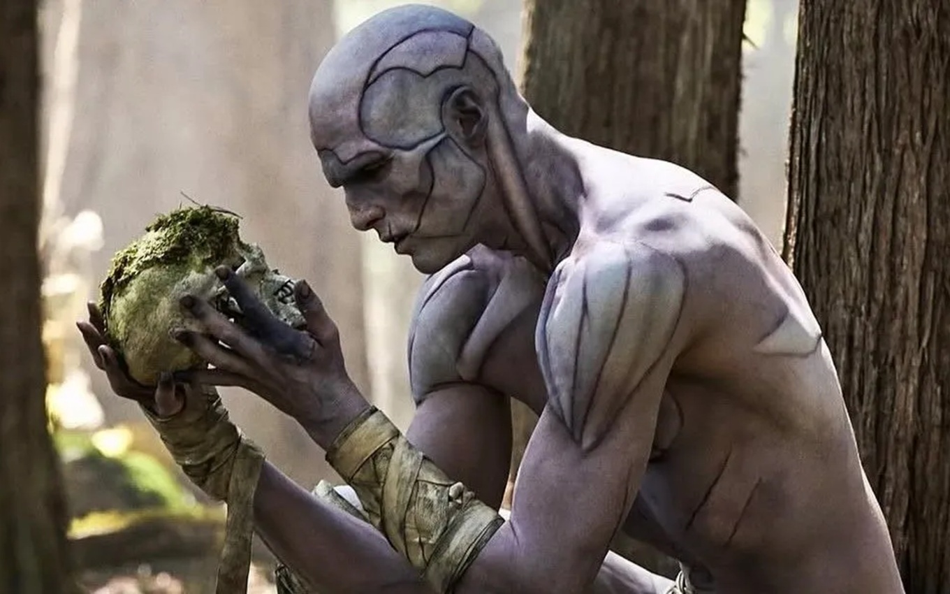 Jacob Elordi em cena de Frankenstein; ator seria perfeito para viver o novo Batman