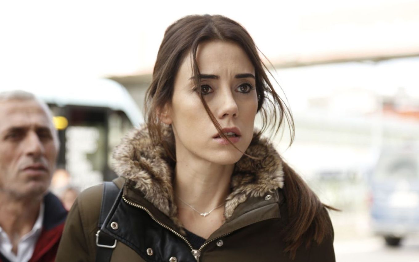 Zeynep Güneş (Cansu Dere), na novela turca Mãe, que é exibida na Record