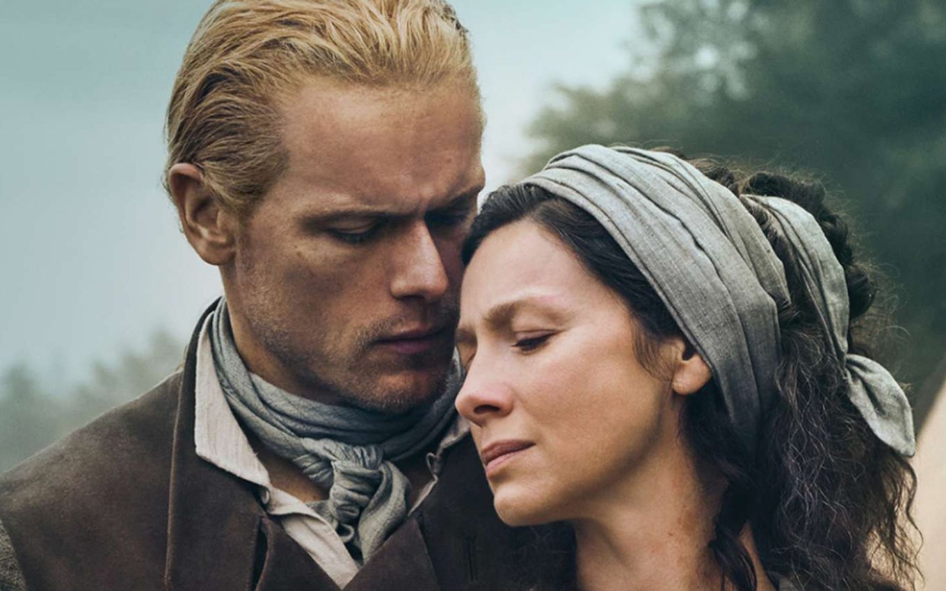 Sam Heughan e Caitríona Balfe em Outlander, que estreia na 8ª temporada