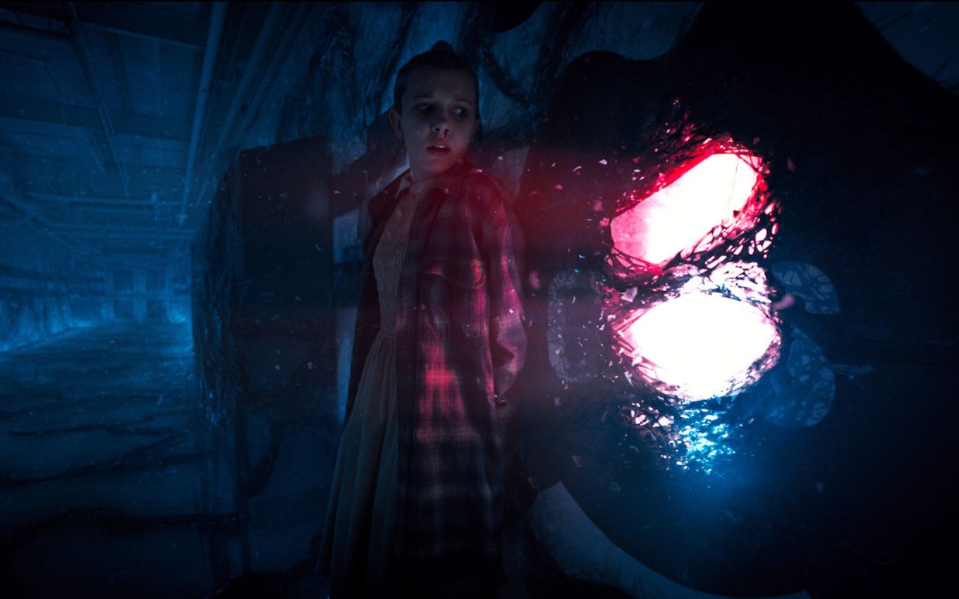 Millie Bobby Brown em cena de Stranger Things 2