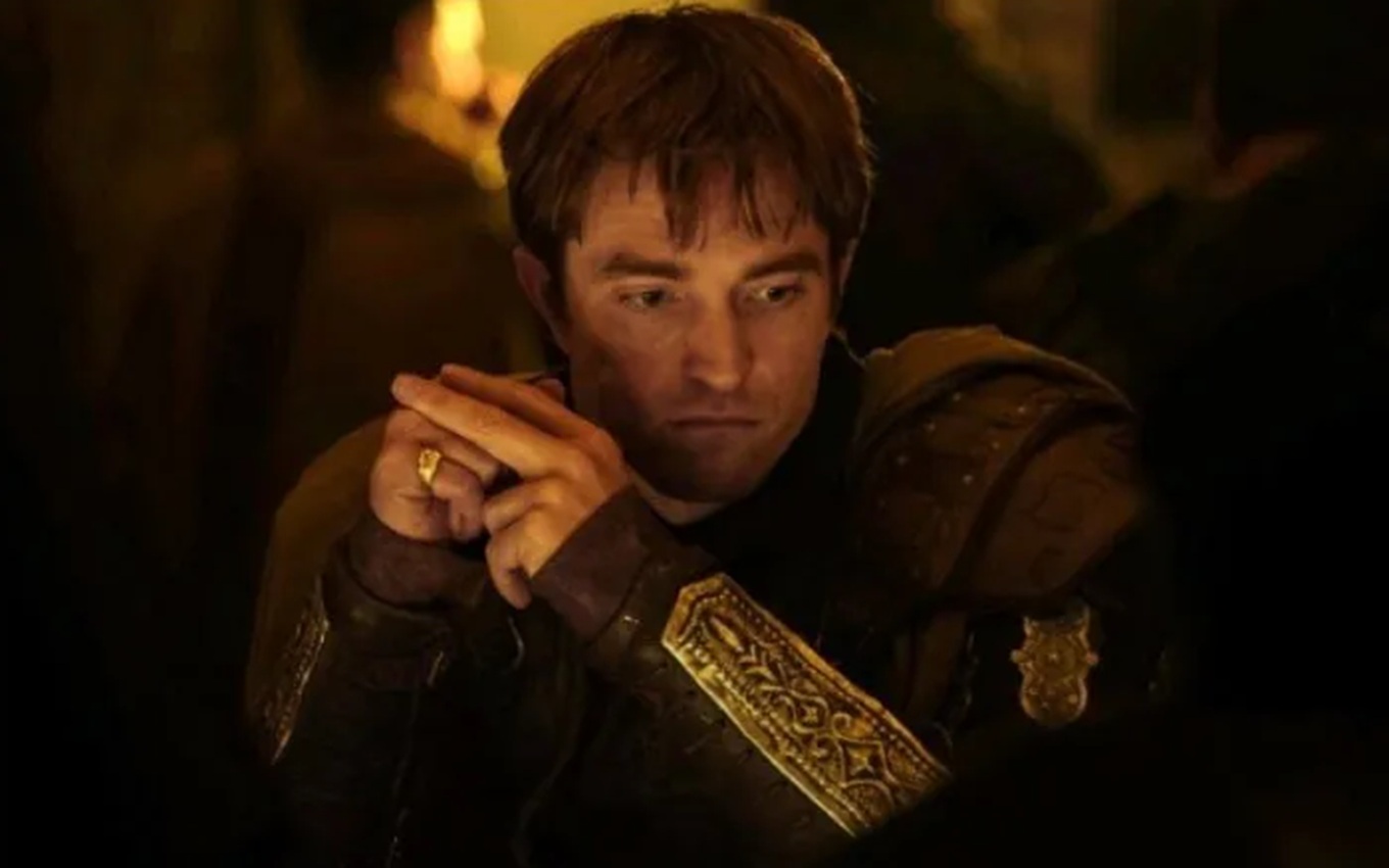 Robert Pattinson em cena de A Odisseia