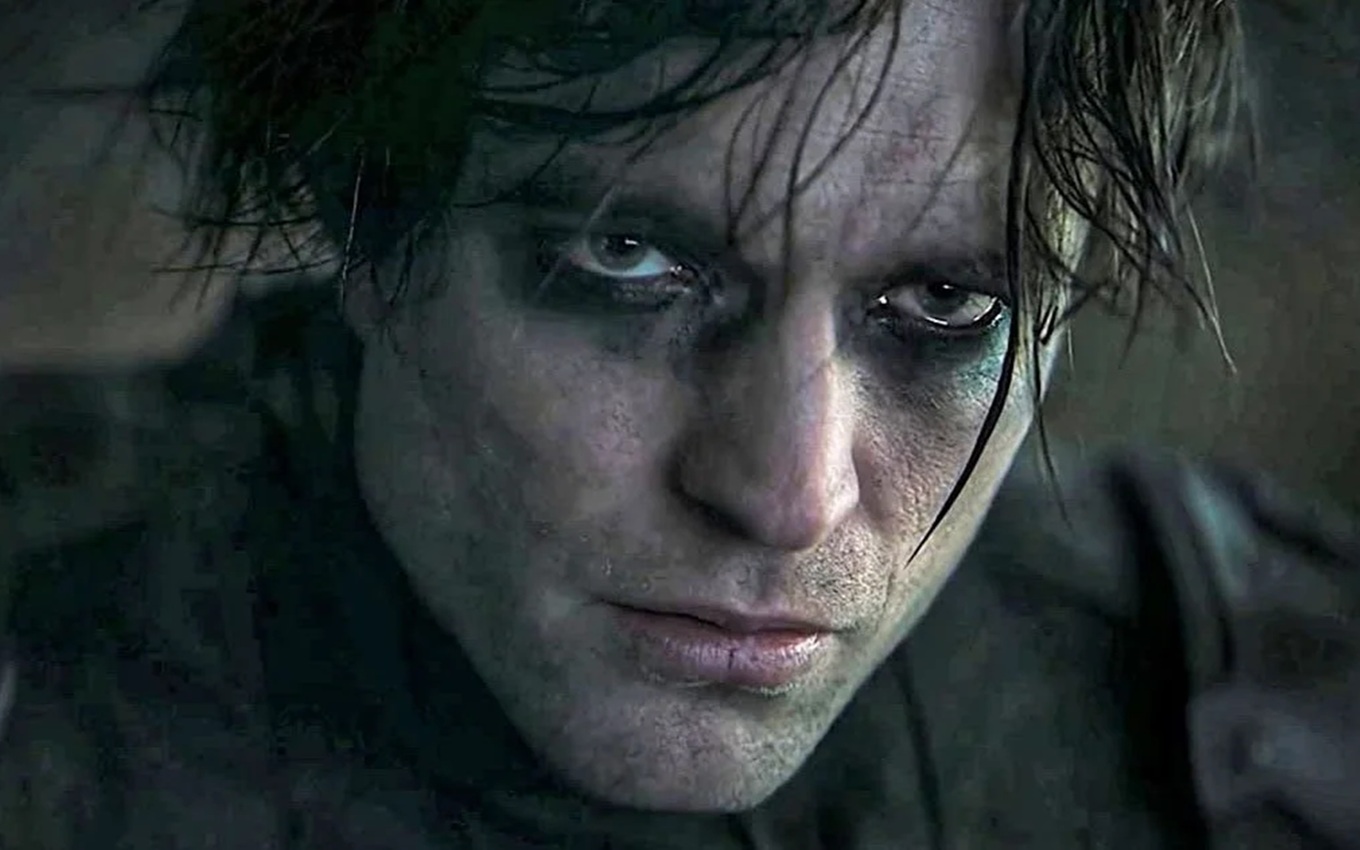 Robert Pattinson em cena de The Batman