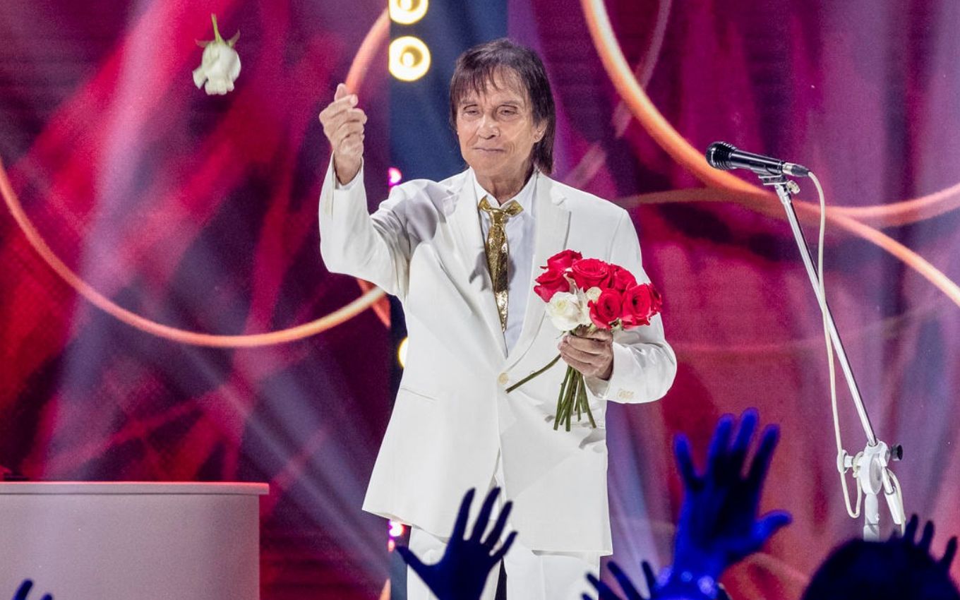 Roberto Carlos em show de especial da Globo; apresentação acontece em Gramado em 2025