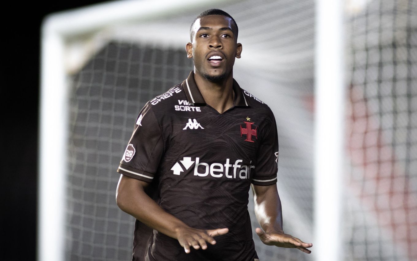 Rayan, em jogo do Vasco ao vivo no Brasileirão, em São Januário; equipe enfrenta o Inter hoje