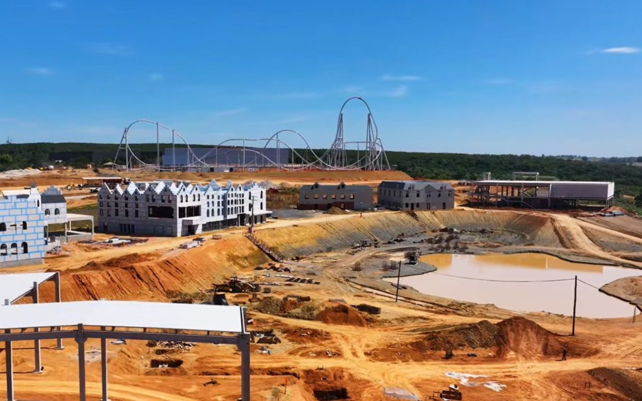Obras do Cacau Park, parque de diversões da Cacau Show construído em Itu, no interior de São Paulo