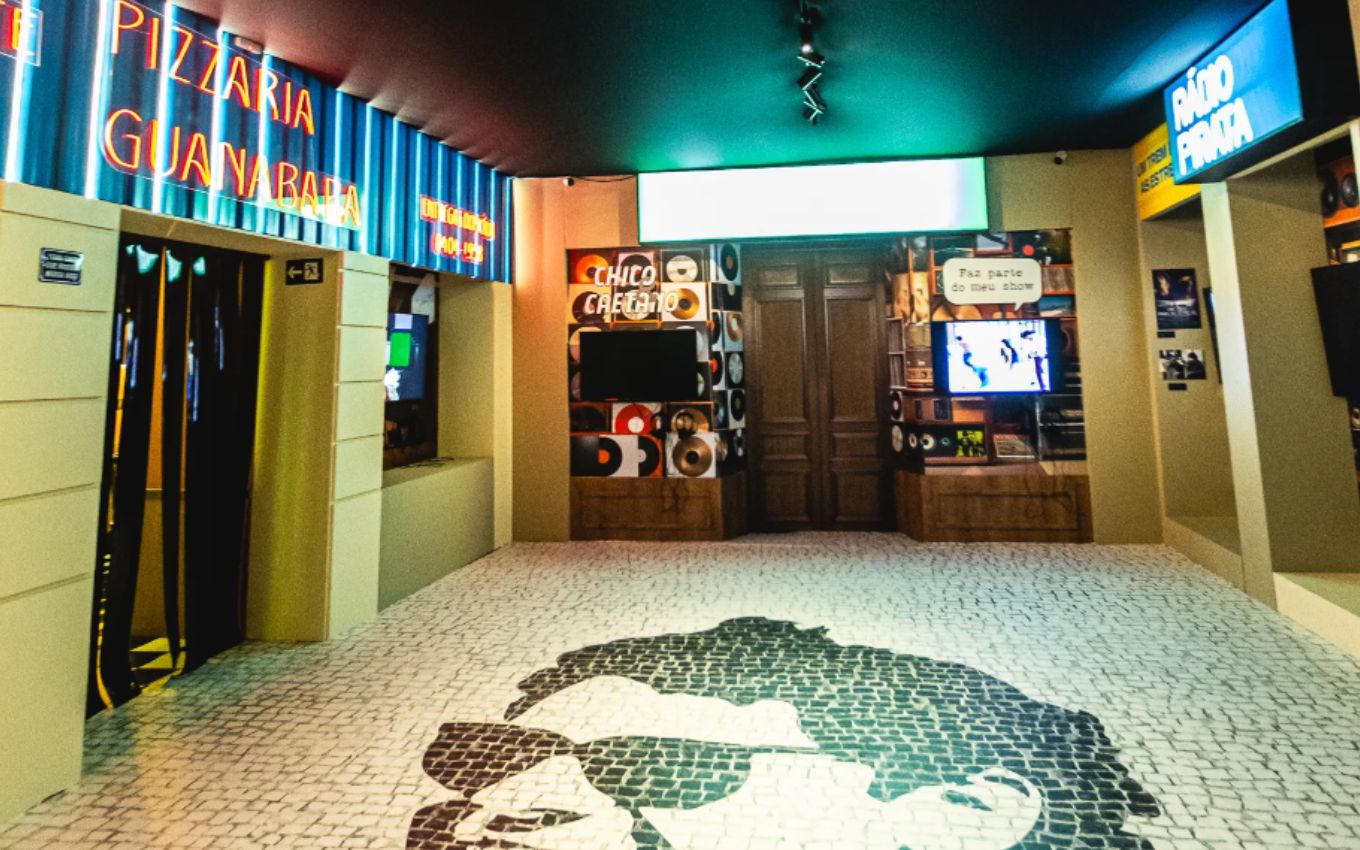 Pizzaria Guanabara, no cenário da exposição de Cazuza