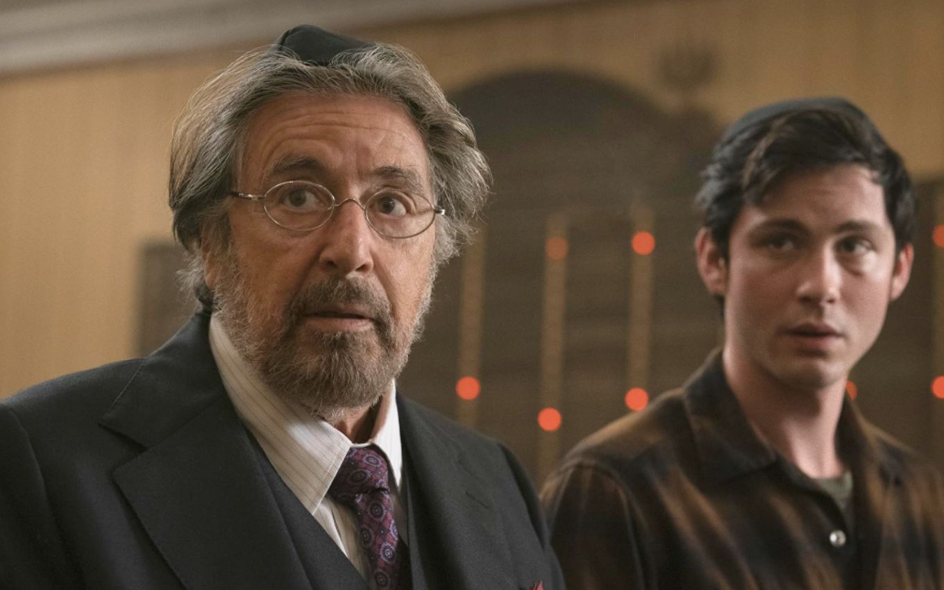 Al Pacino e Logan Lerman em Hunters, série do Prime Video que ficou disponível na Netflix