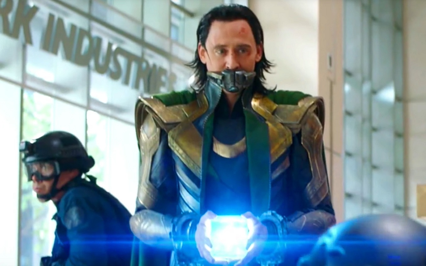 Tom Hiddleston em cena de Loki