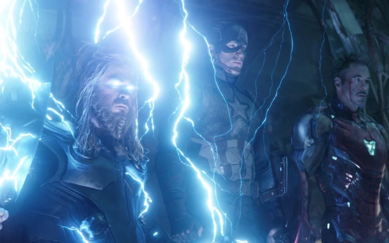 Chris Hemsworth, Chris Evans e Robert Downey Jr. em cena de Vingadores: Ultimato, da Marvel