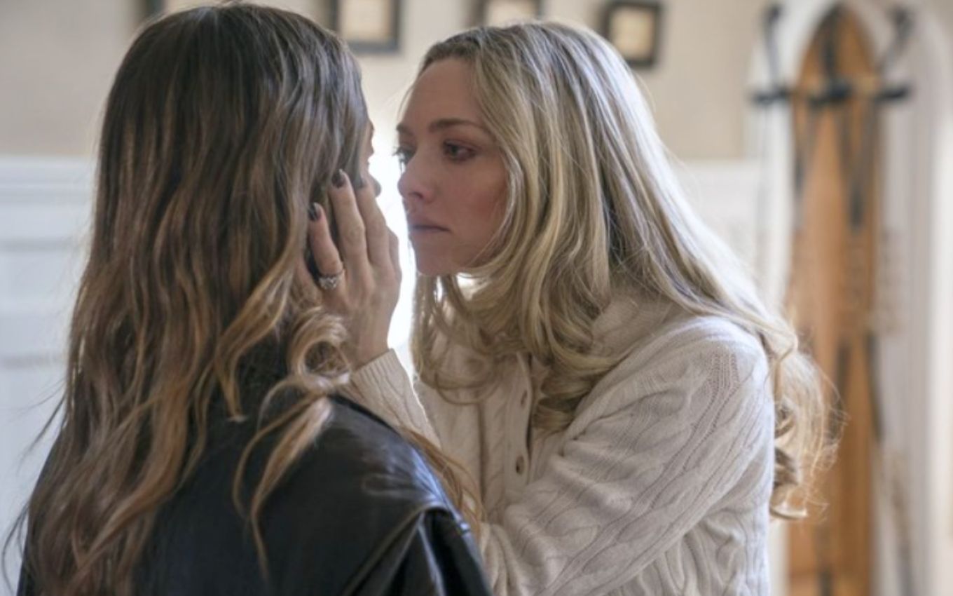Amanda Seyfried e Sydney Sweeney em cena de A Empregada, sucesso de bilheteria