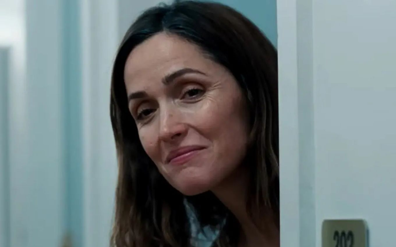 Rose Byrne em cena do filme Se Eu Tivesse Pernas, Eu Te Chutaria